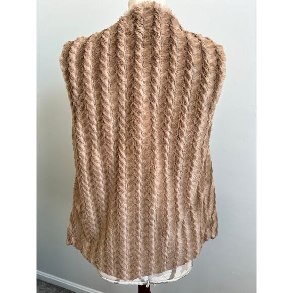 G by Giuliana Faux Fur Vest High Low Drape with Pockets Small - Picture 3 of 9